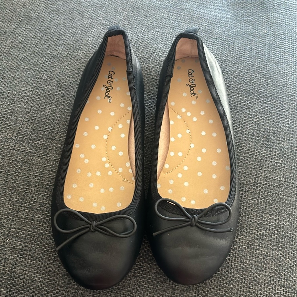 Black ballet flats